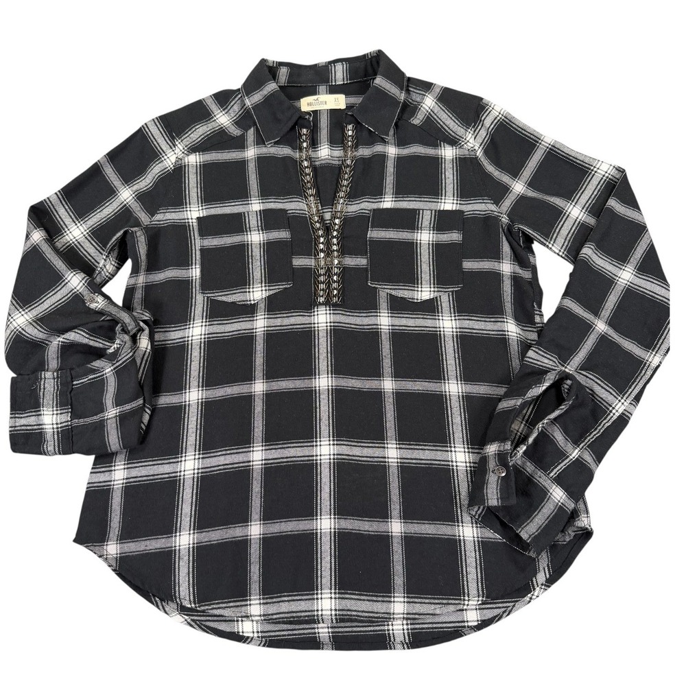 Hollister Plaid Flannel Women XS Black White Excellent Beaded Split Neck Top